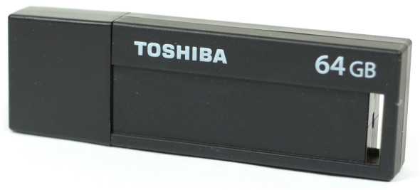 3DTester.de - Büro-USB-Sticks - Toshiba TransMemory Black - geschlossen